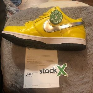 Nike dunk yellow canary authentic size 9.5